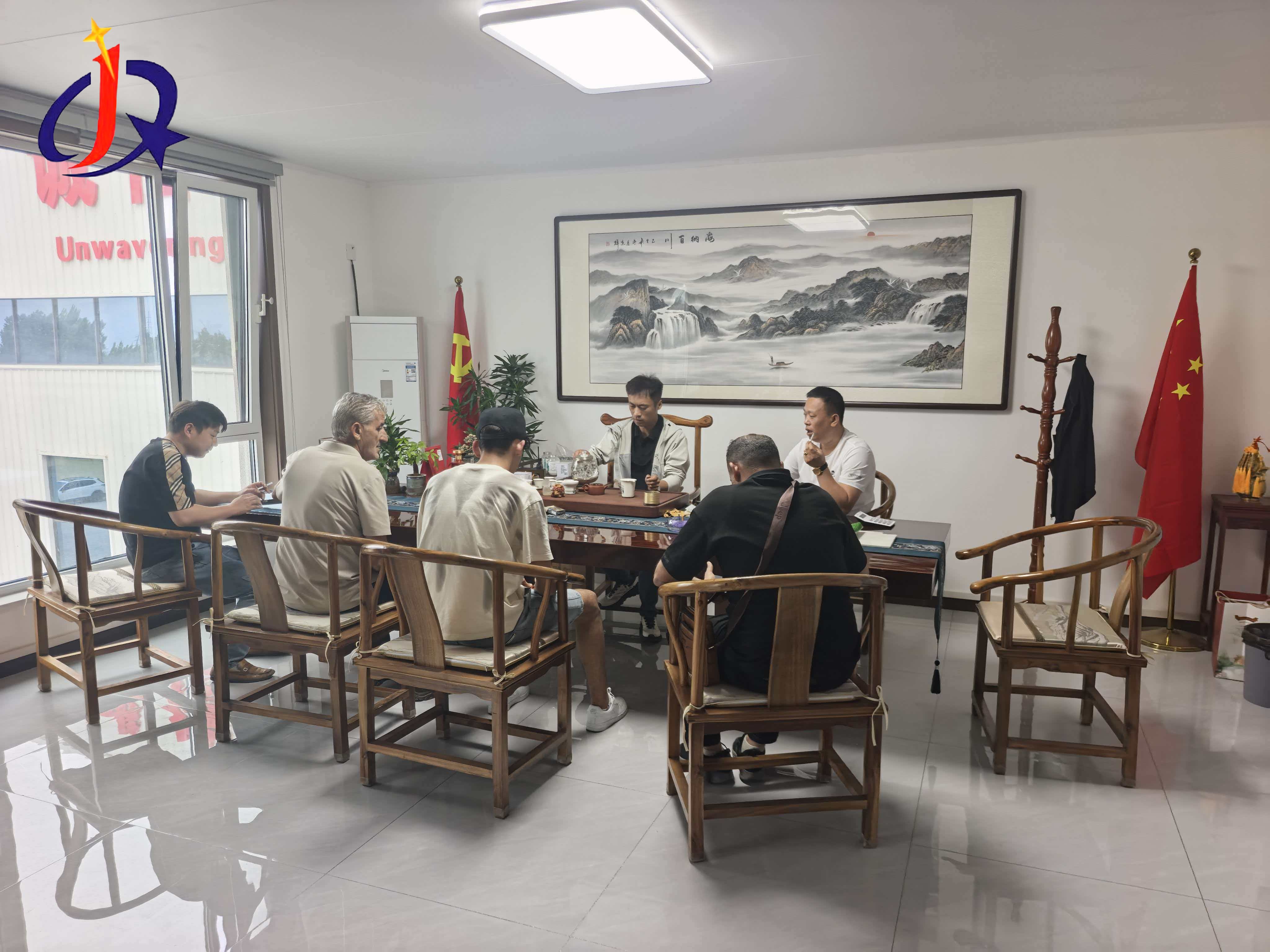 I distributori colombiani di apparecchiature per la lavorazione dell'oro visitano Jinqi Machinery per la cooperazione nel mercato sudamericano